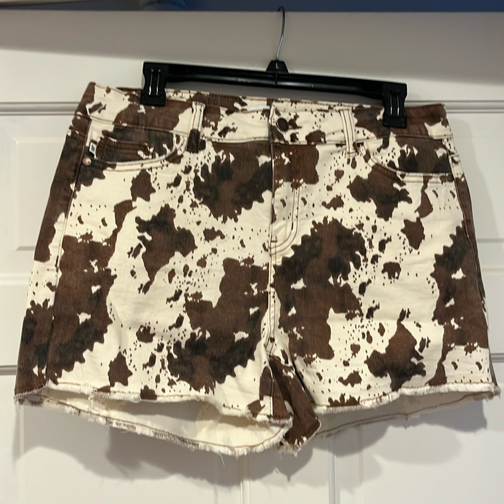 Judy Blue cow print shorts.  Size XL